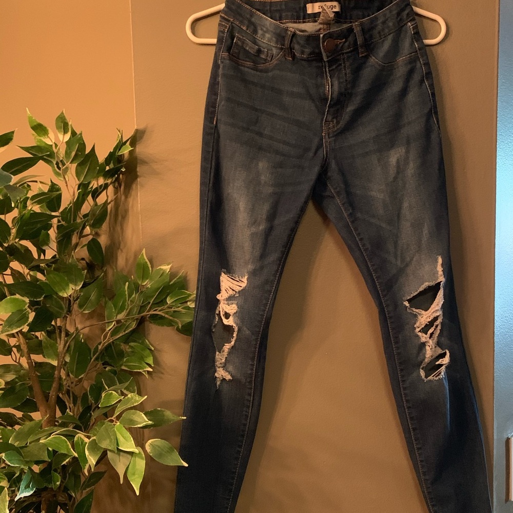 Dark ripped skinny jeans